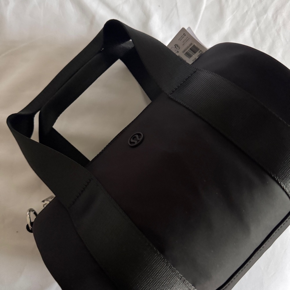 🆕 Lululemon Knit Nylon Mini Barrel Duffel - Black - Picture 2 of 4